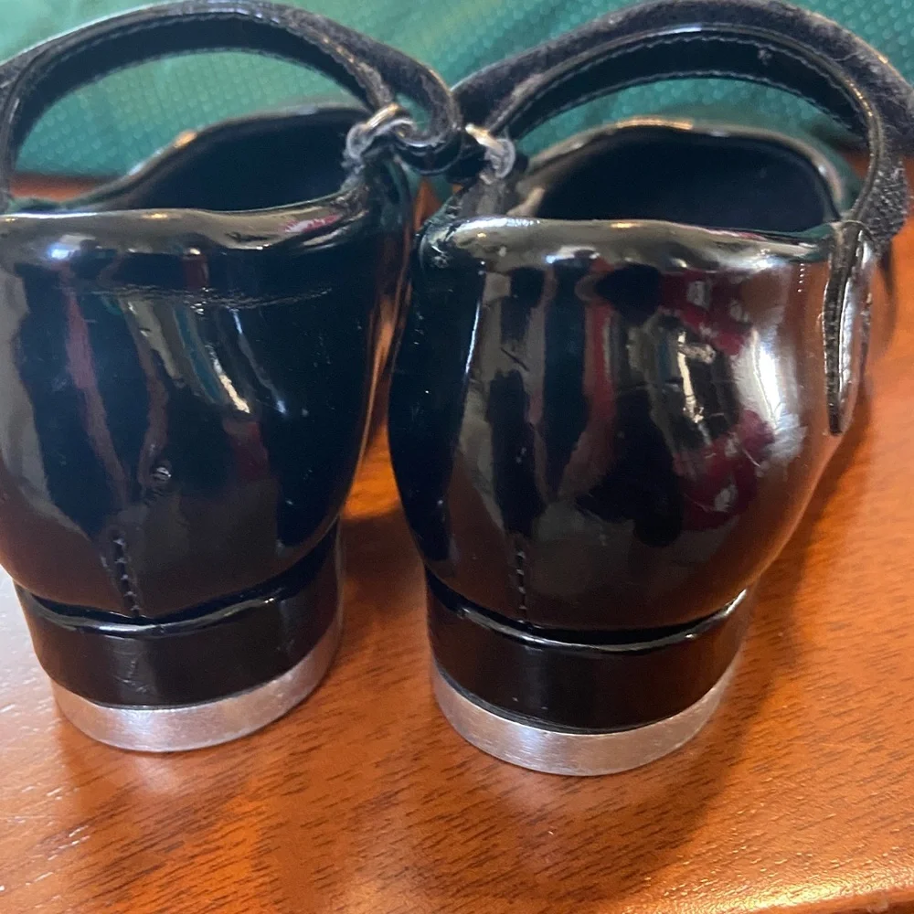 Size 9 1/2 Girls Black Patent Leather Girls Tap Shoes
